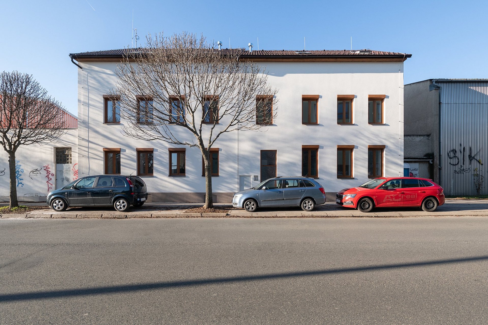 Bytový dům Šimice – rekonstrukce s důrazem na kvalitu a funkčnost